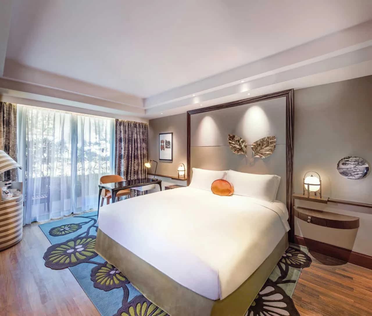 GUEST ROOMS AND FEATURES