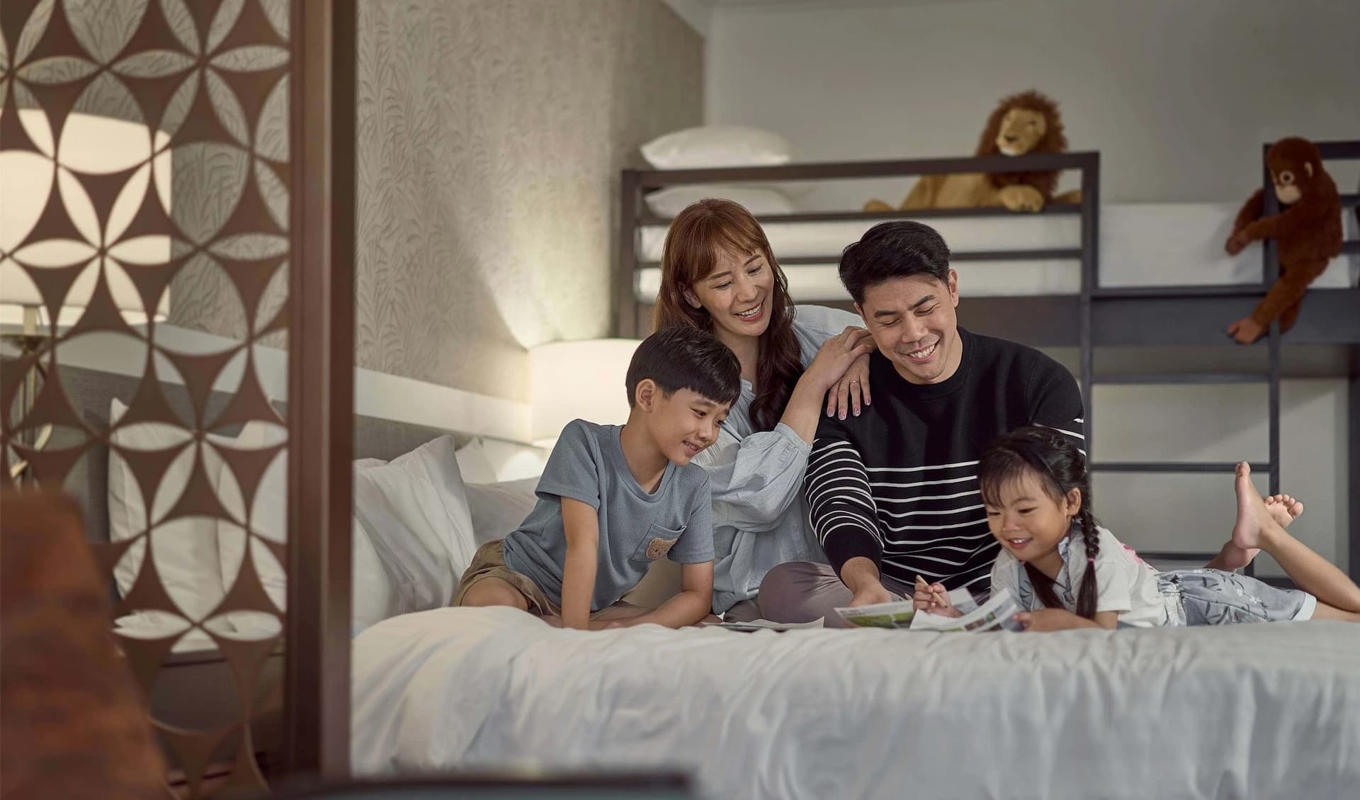 GUEST ROOMS AND FEATURES