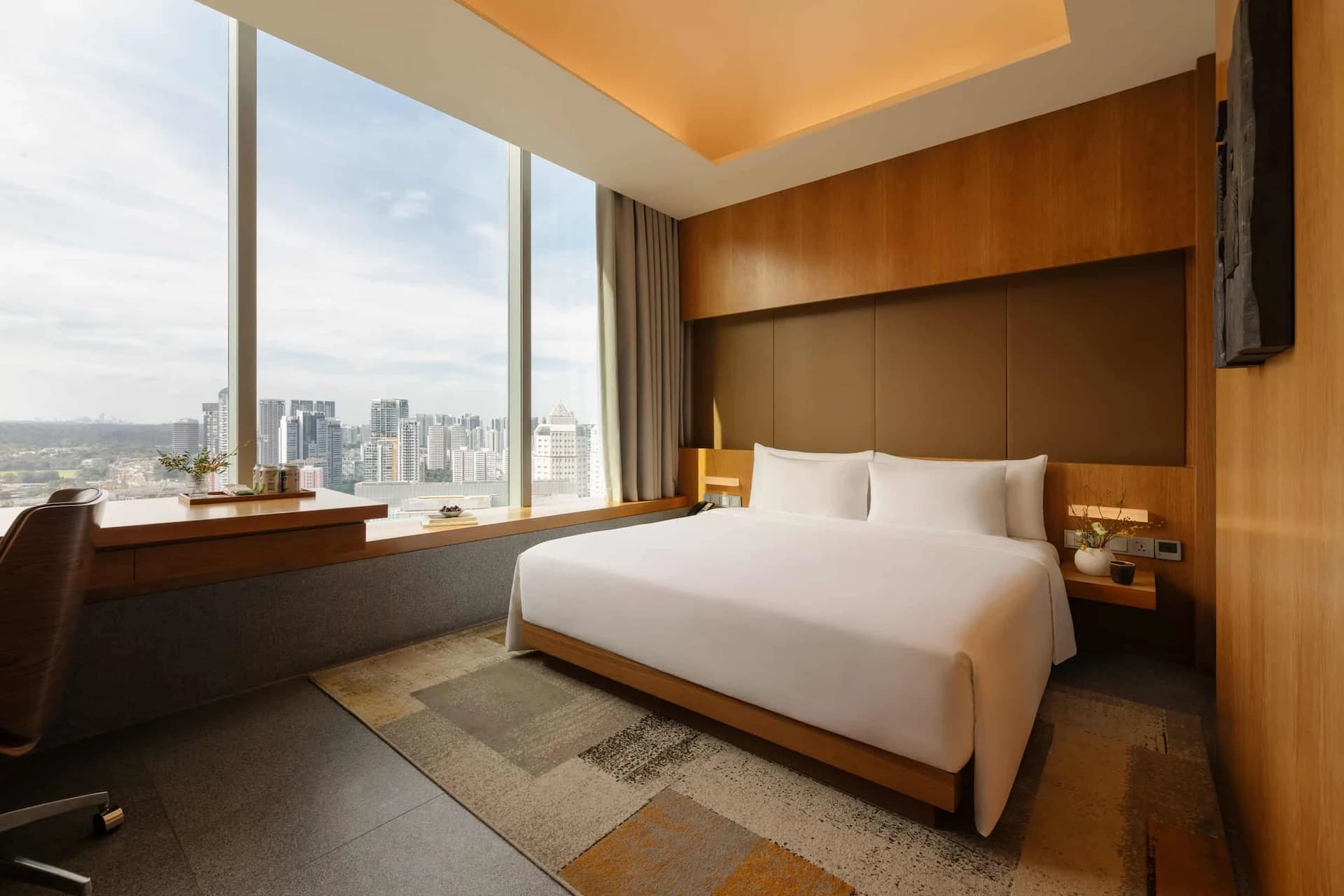 GUEST ROOMS AND FEATURES