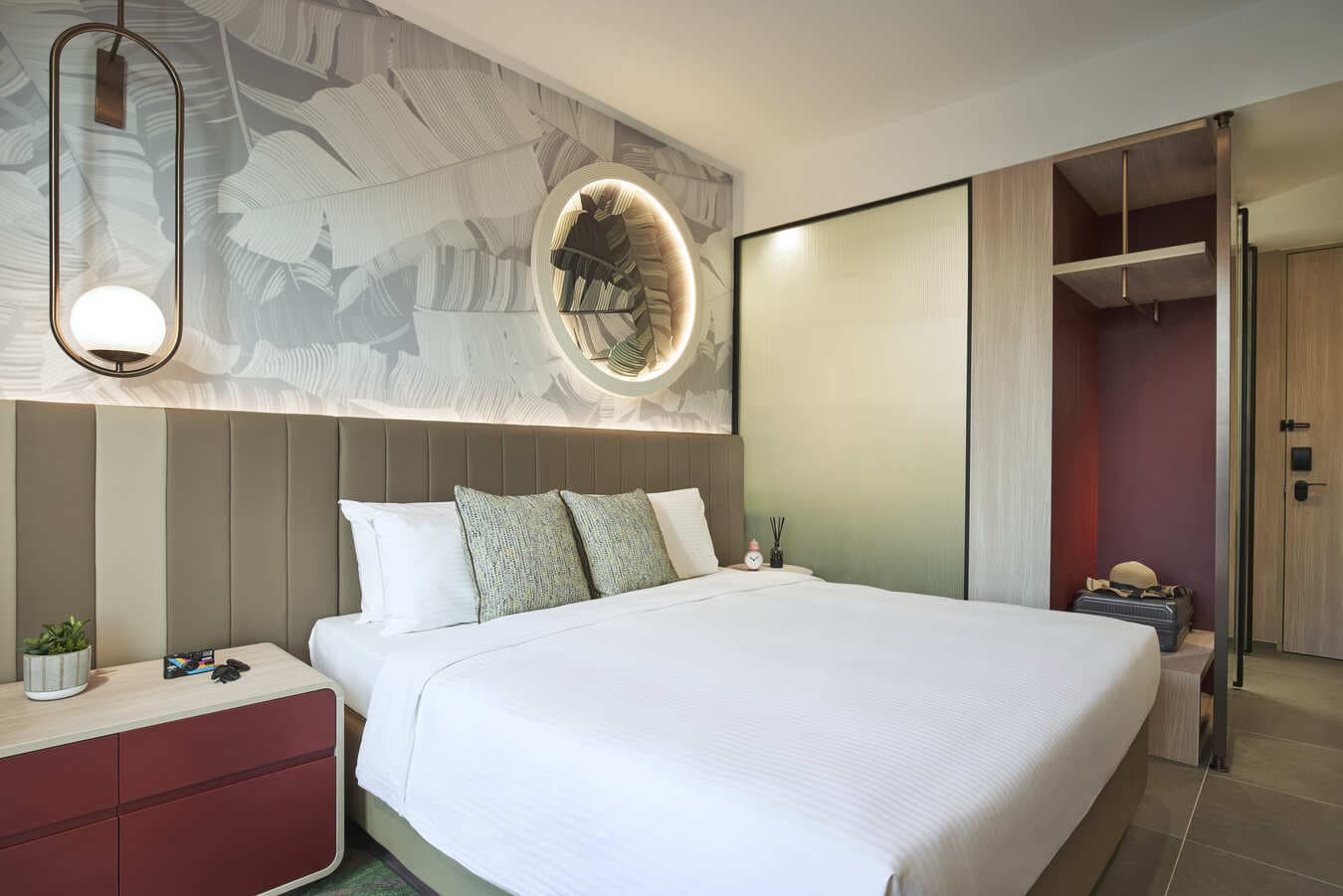 GUESTS ROOMS AND FEATURES