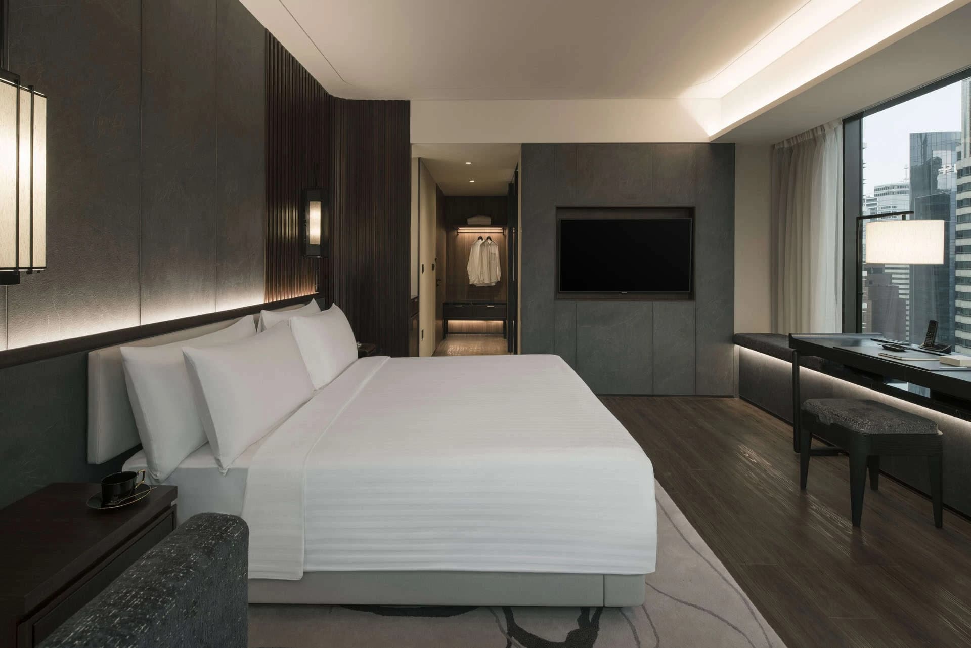 GUEST ROOMS AND FEATURES